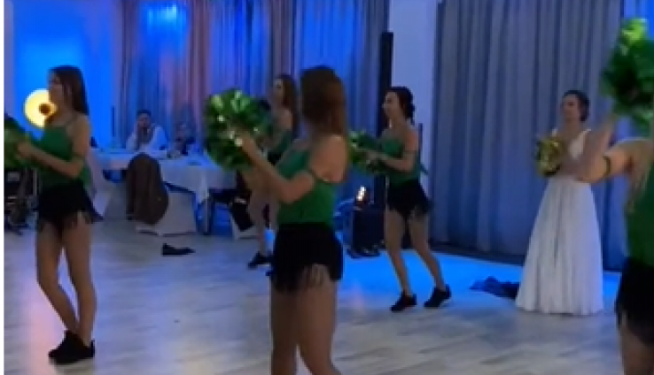 Mlada je ŠOKIRALA goste: "Nije joj smetala ni VENČANICA, a ni štikle"