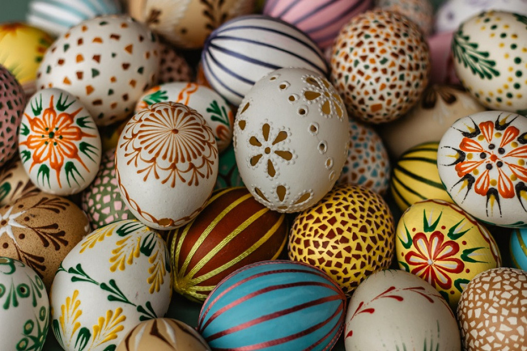 Uskršnjim ponedeljkom počinje SVETLA NEDELJA, a ovo su običaji: Devojke, ako vam momak priredi ovu smicalicu, obradovaće vas DOBRIM vestima