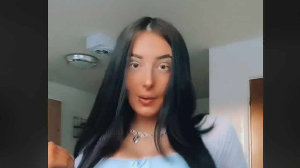 Da li je ovo trudnički stomak? Žena bi trebalo uskoro da se PORODI, a niko joj ne veruje da je u drugom stanju (FOTO, VIDEO)!