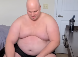 Svako može da ima telo iz SNOVA: Ovaj muškarac se ugojio čak 45 kilograma kako bi pokazao ljudima kako da ih SKINU, sad izgleda fenomenalno (FOTO)!