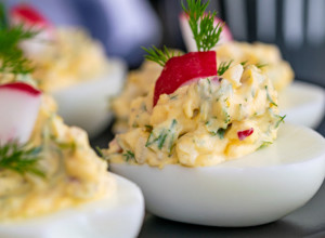 Kuvana JAJA u sosu od SENFA: Savršen DORUČAK za celu porodicu