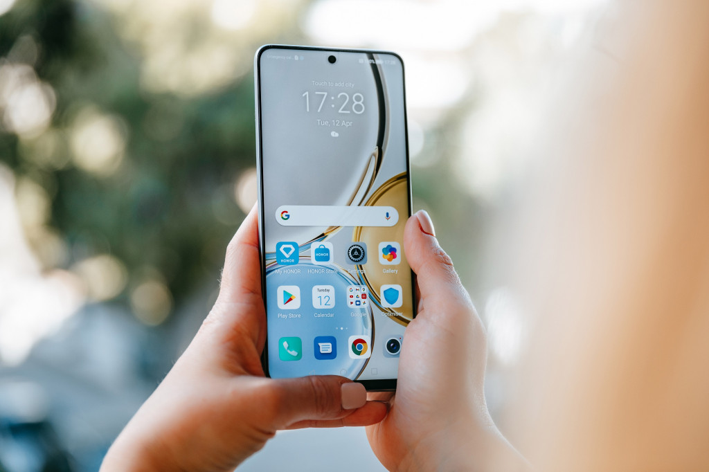 HONOR Magic4 Lite 5G dostupan korisnicima u Srbiji