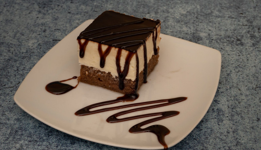 RECEPT ZA LEDENE KOCKE: Poslastica koja miriše na detinjstvo! Sočni, kremasti desert za pamćenje