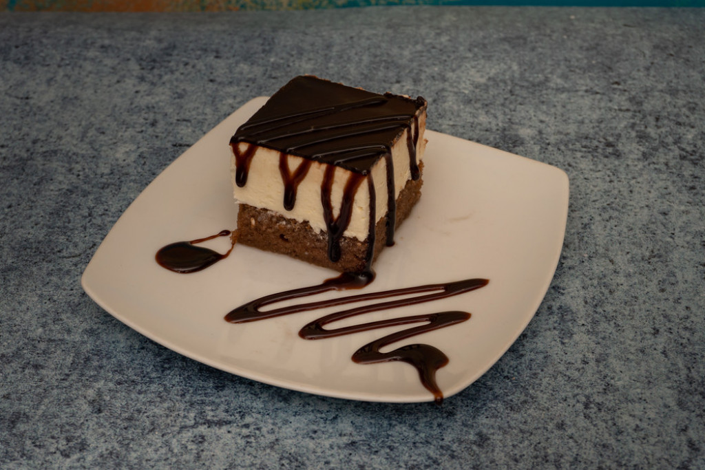 RECEPT ZA LEDENE KOCKE: Poslastica koja miriše na detinjstvo! Sočni, kremasti desert za pamćenje
