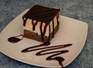 RECEPT ZA LEDENE KOCKE: Poslastica koja miriše na detinjstvo! Sočni, kremasti desert za pamćenje