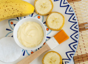 Maska za lice od BANANE i meda: Uklanja sve FLEKE i čini kožu hidratantnom i blistavom