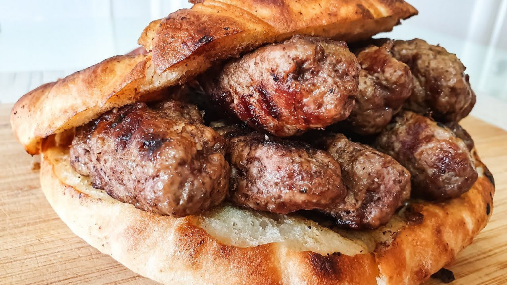 Ćevapi po ORIGINALNOM receptu: Recept za ČUVENI srpski specijalitet kome ćete se uvek vraćati