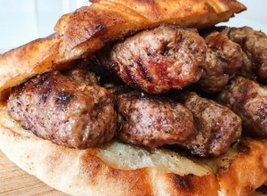 Ćevapi po ORIGINALNOM receptu: Recept za ČUVENI srpski specijalitet kome ćete se uvek vraćati
