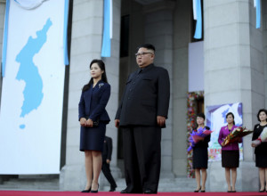 Ko je PRVA DAMA Severne Koreje? O njoj skoro NIKO ništa ne zna, čak ni koliko DECE ima sa DIKTATOROM, a od javnosti se KRILA više od godinu dana!