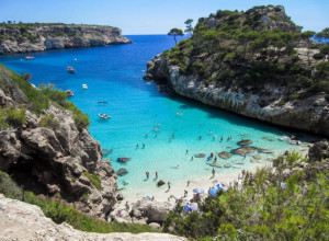 Pitali smo SRBE gde će ove godine LETOVATI? Omiljena DESTINACIJA će vas iznenaditi, proverite da li je ovo i vaš IZBOR!