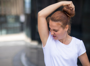 Zbog ove GREŠKE dezedorans nema efekta: Dermatolog otkriva caku za koju malo ko zna!