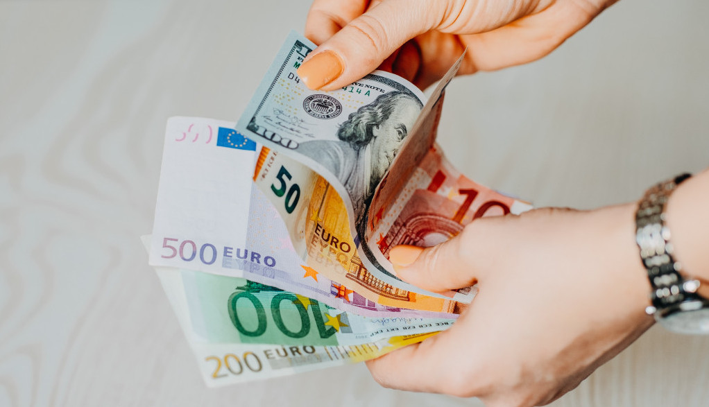 Do kraja godine ih čeka neviđena sreća: Ova 3 horoskopska znaka će dobiti pare ili upoznati ljubav svog života