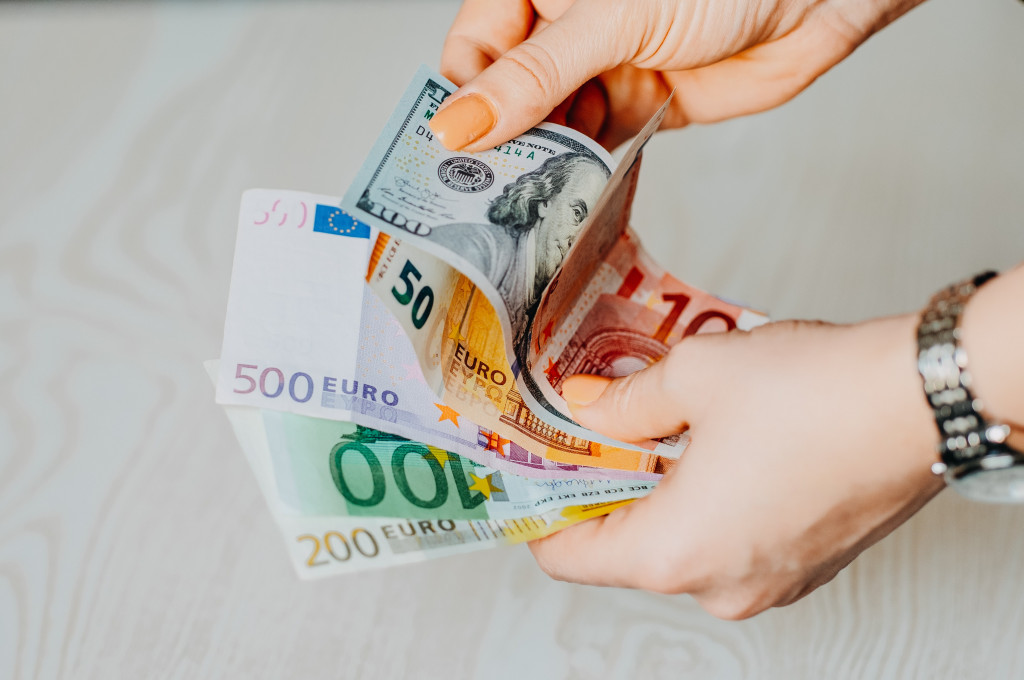 Do kraja godine ih čeka neviđena sreća: Ova 3 horoskopska znaka će dobiti pare ili upoznati ljubav svog života