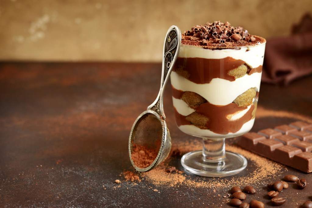 Poslastica koja je ZALUDELA domaćice: Tiramisu u ČAŠI, spoj slatkog, osvežavajućeg i kremastog