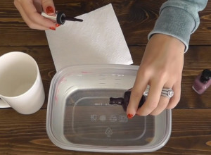 Stavila je malo laka za nokte u vodu: Oduševićete se, garantujemo da ćete odmah da uradite isto!