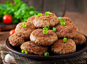 Faširane šnicle kao iz RESTORANA: Pronašli smo ORIGINALNI recept za meso koje je idealno uz pire krompir ili spanać