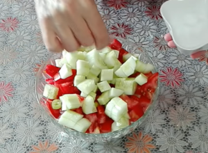 SVAKI SRBIN NJU PRVO SECKA Ovo je ZABRANJENA namirnica u svakoj SALATI, može skroz da joj pokvari UKUS