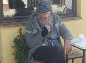 Bio je NAJVEĆI šmeker bivše Juge: Šetao Beverli Hilsom, ali se vraćao u NAŠU zemlju, objavio je FOTOGRAFIJE na kojima izgleda kao BESKUĆNIK!