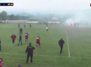 HAOS U ROŽAJAMA: Navijači Ibra napali fudbalere Nikšića