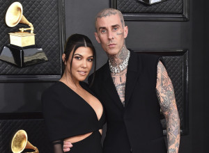 Kako ga nije sramota? Kortni Kardašijan pojeo blam kada je videla sebe u ovoj pozi, njen muž je prevršio svaku meru