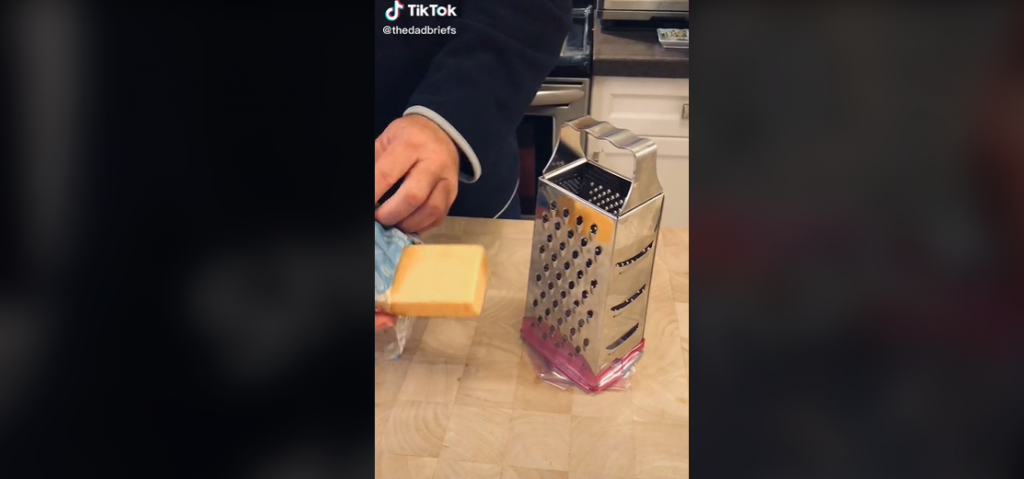 Rendanje SIRA vam zadaje MUKU? Uz ovaj TRIK vaša kuhinja neće više biti u neredu