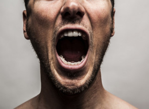 Pio je po ŠEST limenki dnevno: Zbog IZUZETNO OPASNOG pića koje Srbi koriste umesto kafe, momak je pokazao da mu je JEZIK u živim ranama