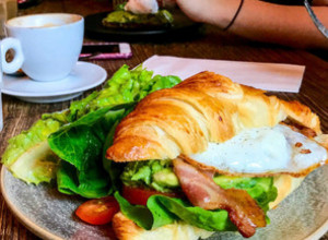 Kakva vam je JUTARNJA rutina? Ako doručkujete SENDVIČ pa zatim pijete KAFU, dovodite ogranizam u veliku OPASNOST