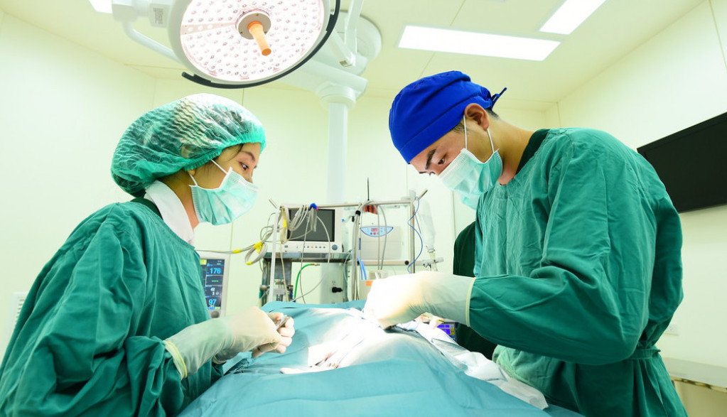 Zbog KARDINALNE greške doktora, OSLEPEO muškarac: Porodica je u ŠOKU, i u NEVERICI se pitaju "Kako je to moguće?"