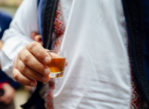 RUSKI lekar preporučuje ŠLJIVOVICU i KAJMAK za ovu upornu INFEKCIJU