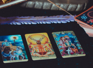 Izaberite KARTU i saznajte šta vas očekuje ovog LETA: Jedna govori o VRTOGLAVOM USPEHU koji sledi, druga nagoveštava proširenje PORODICE