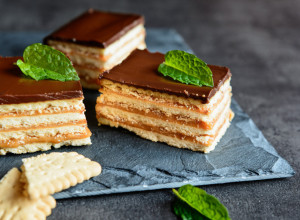 Recept za NAJBRŽU keks tortu: Sa samo ŠEST sastojaka dobićete savršen desert