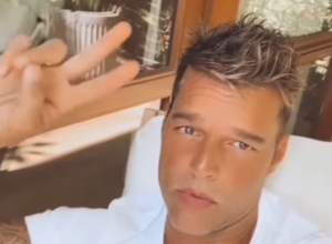 Razočarao je sve ŽENE na svetu kad je priznao da je GEJ: Rikijev SUPRUG je slikar, a DAME tvrde da je bolji FRAJER od njega (FOTO)