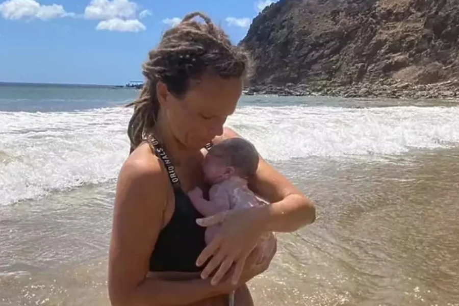 Porodila se sama na PLAŽI bez DOKTORA: Evo šta se posle DOGODILO sa bebom i njom!