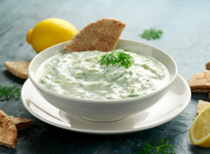 Urnebes SALATA za koju znaju samo DOMAĆICE SA JUGA SRBIJE: Toliko UKUSAN preliv do sada niste PROBALI