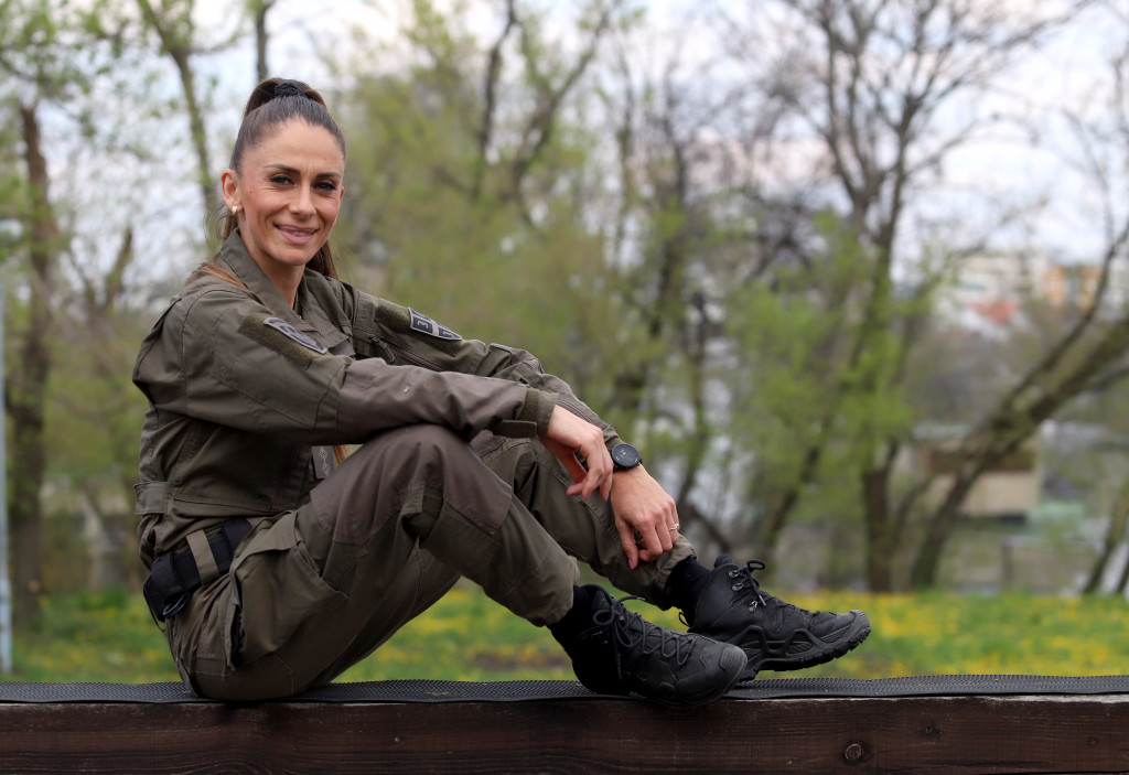 ŽENE U MUŠKIM POSLOVIMA: Nevena je "Kobra" i njoj retko koji muškarac sme da izađe na crtu!