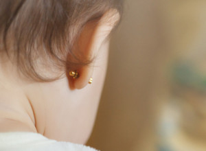 Ispovest mlade MAJKE koju su OSUDILI zbog jednog poteza: "Probušila sam ćerki UŠI samo DVA dana nakon rođenja"