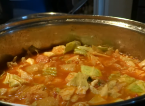 Slatki KUPUS sa dimljenom ĆURETINOM: Ako niste probali ovu KOMBINACIJU, obavezno danas pripremite ovaj RUČAK!