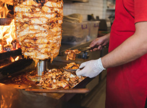 Umrla POZNATA manekenka: Pojela je KEBAB, pa pala u KOMU!