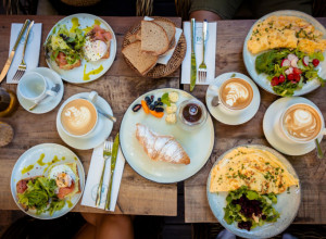 DORUČAK za SVAKI dan u nedelji: Recepti za 7 preukusnih obroka, brzo se spremaju i odlični su za CELU porodicu