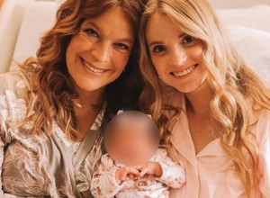 Žena (50) rodila sopstvenu UNUKU: "Moja mama je pravi anđeo"