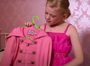 Ima 12 GODINA I nosi samo FIRMIRANE stvari: Roditelji joj nemaju ni za TEPIH, ali MAJKA ima objašnjenje!