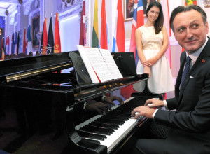 DRŽAVNE "JASLE": Ministar spoljnih poslova vojnim helikopterom do Žabljaka!