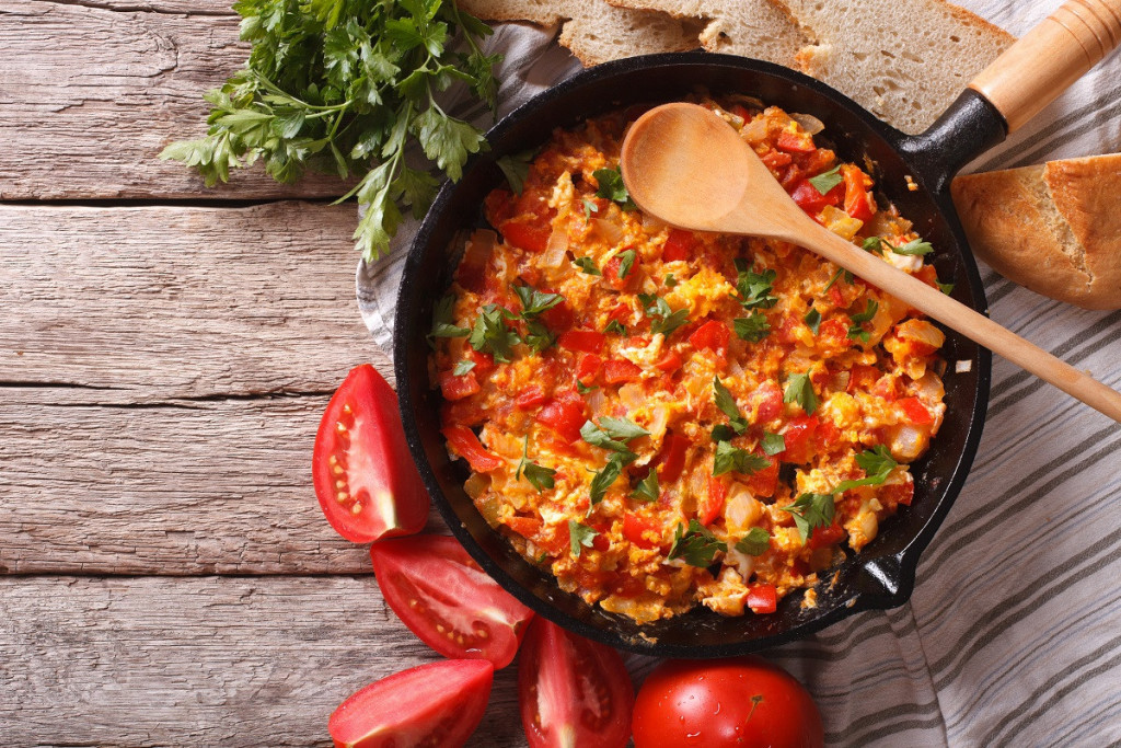 TURSKI MENEMEN (RECEPT) Pravi letnji obrok, za samo 30 minuta je gotov!