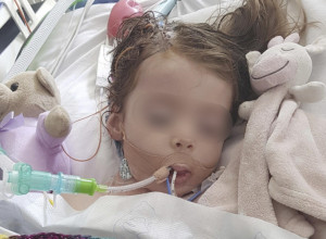 Devojčica (2) umrla nakon što se zarazila na LETOVANJU: Izgledalo je kao STOMAČNI virus, a UBILA je bakterija koju ima svako drugo dete