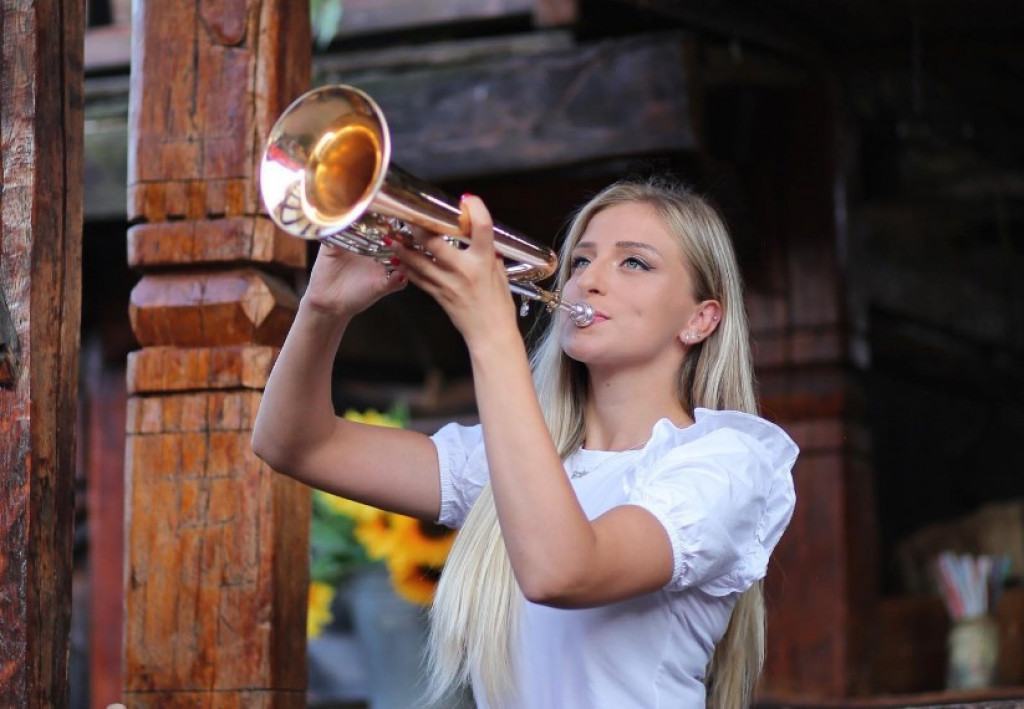 Danijela je PRVA TRUBA Srbije: Jedina je žena na čelu ORKESTRA, čuveni trubač Boban Marković joj je dao titulu "PRINCEZE TRUBE"