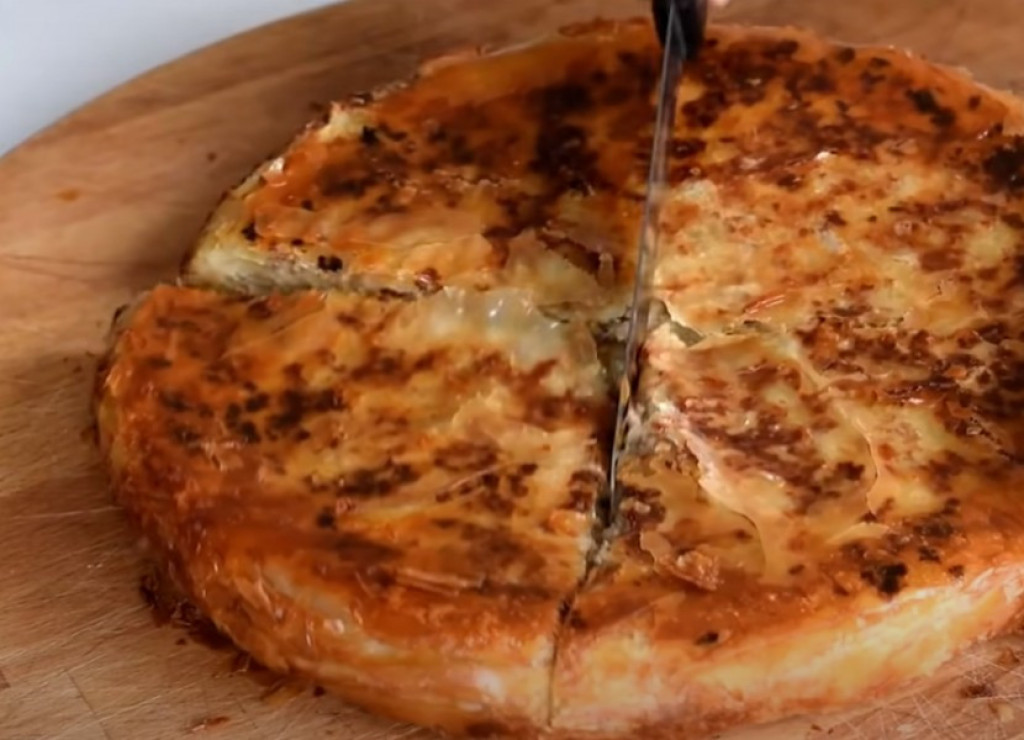 Kupujete za doručak BUREK u pekari? Nutricionista objašnjava zašto ne treba da ga JEDETE LETI i ako SEDITE veći deo DANA