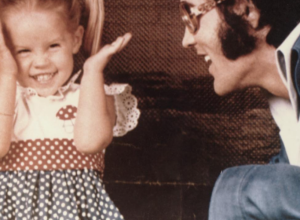 Ovo je ćerka Elvisa Prislija: Život je nije mazio, pronašla je OCA MRTVAG, upala u pakao DROGA, više puta se udavala, sahranila dete, a sad je samo jedno ODRŽAVA u životu