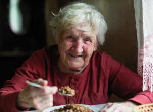 Želite da zaustavite STARENJE? Uz OVU namirnicu godine idu UNAZAD, a pamćenje se POBOLJŠAVA