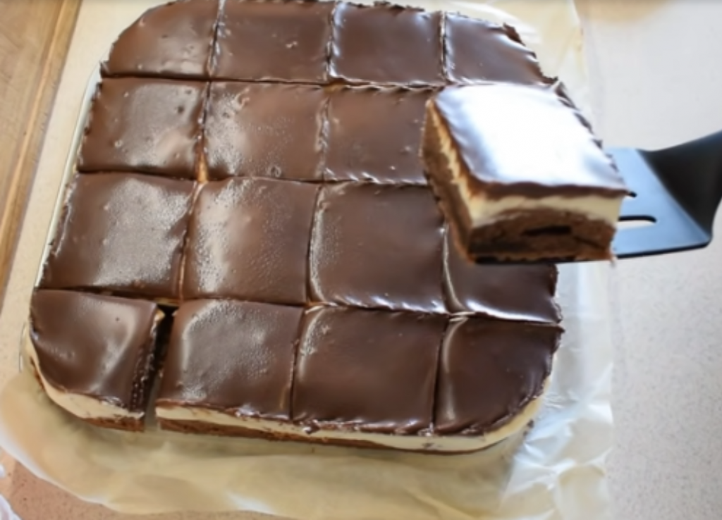 KINDER BUENO TORTA (RECEPT): Lako i brzo se sprema, podseća na ledene kocke i niko ne može da joj odoli