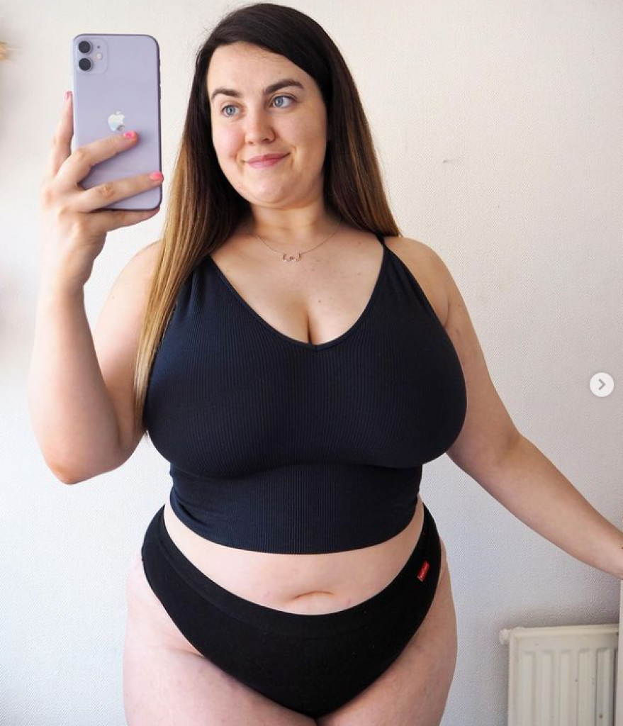 Imate velike grudi i ne možete da nađete odgovarajući BIKINI? Devojka je dala tačne SAVETE uz koje ćete naći savršen kupaći i zasijati!